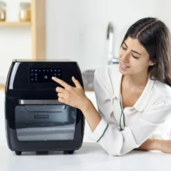 Black & Decker Black+Decker BXAFO1200E Minibackofen Heißluftfritteuse Zwei Röste, Fettauffangschalen, Griff, Frittierkorb, 360° Drehspieß -Bosch Verkäufe 58b315529ecb5a7c1f21da1af32c9b7b